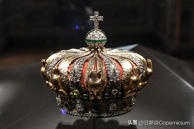 梳理卢浮宫被盗时间线：安保打盹4分钟，价值亿万的皇冠遭了殃