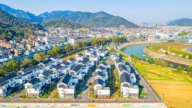 “三江两岸”微缩世界亮相南京东路！ 杭州文旅携“深秋的富春山居图”赴沪引客