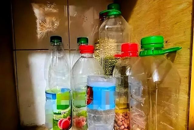 建议马上停止用这种瓶子，能渗透出很多致癌物质，家里有的赶紧扔