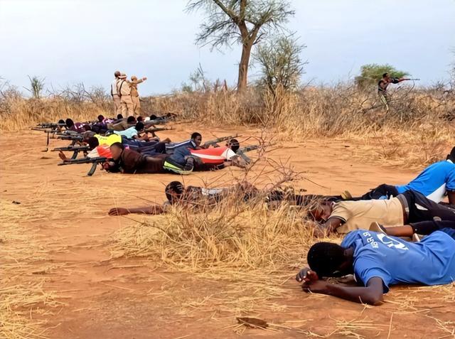 迪拜藏血债？阿联酋勾结以色列，靠军火走私与血黄金发战争财