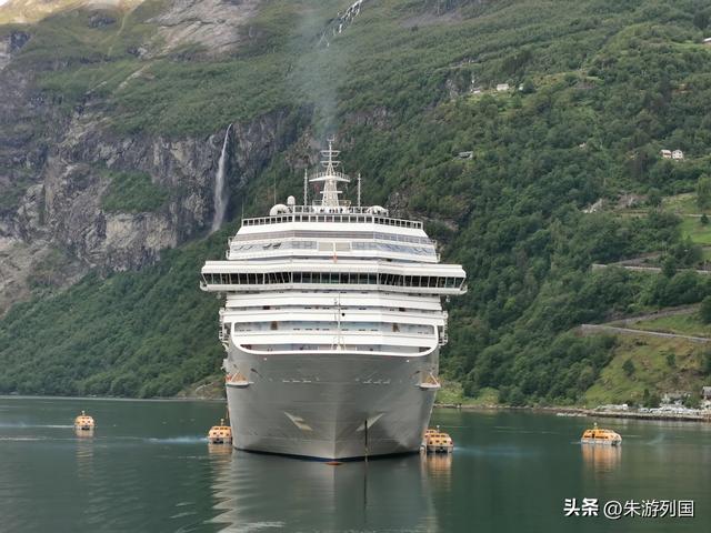 在挪威峡湾，一天三次轮渡，带来的震撼体验
