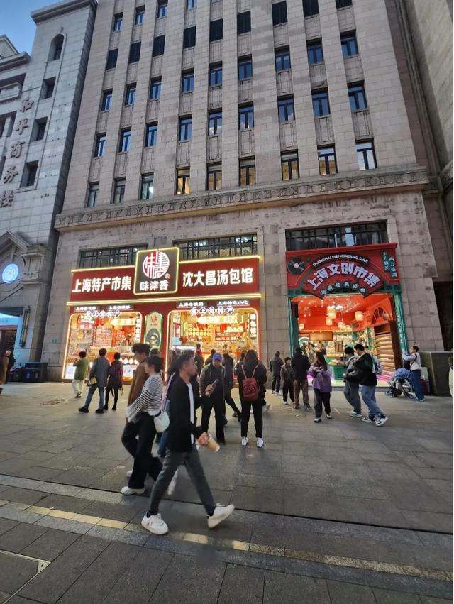 〔读城〕黄浦江的阳光与南京路的辉煌