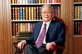 95岁的法学泰斗，夜深难眠图片