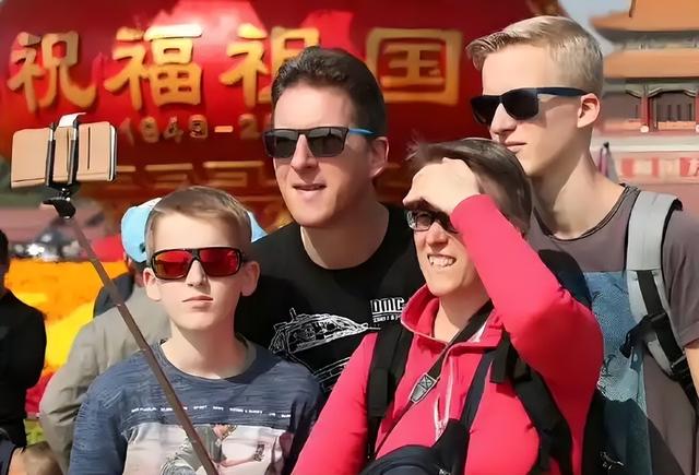 大量美国游客涌入中国，玩了几天后，不吹不黑，中国比美国强多了