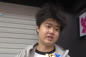 点了外卖，小伙：在厕所过了一晚上……图片