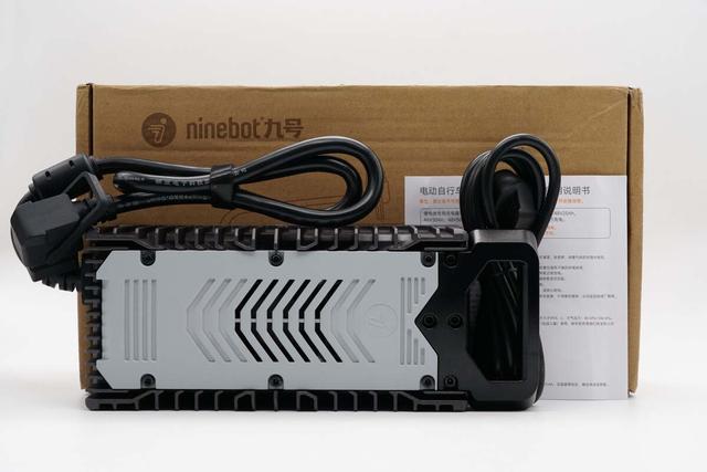 非大型切割机搞不定这大块头！九号1080W ebike新国标充电器拆解