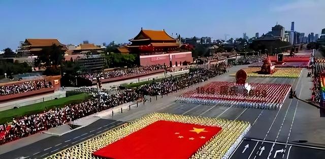 26国首脑出席九三阅兵，美欧韩日泰收到坏消息，中方宣布加税通知