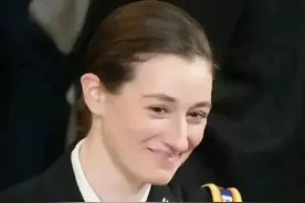 黑鹰撞客机女飞行员真相曝光！28岁王牌女飞官身份藏惊天反转？图片