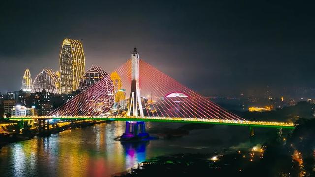 【我在西双版纳过大年】告庄西双景景区年味浓 星光夜市与烟花秀点亮夜空