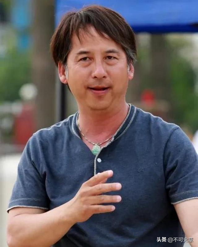 5位过气明星回归农村生活，风光不再，摆摊卖茶叶蛋，种地养猪
