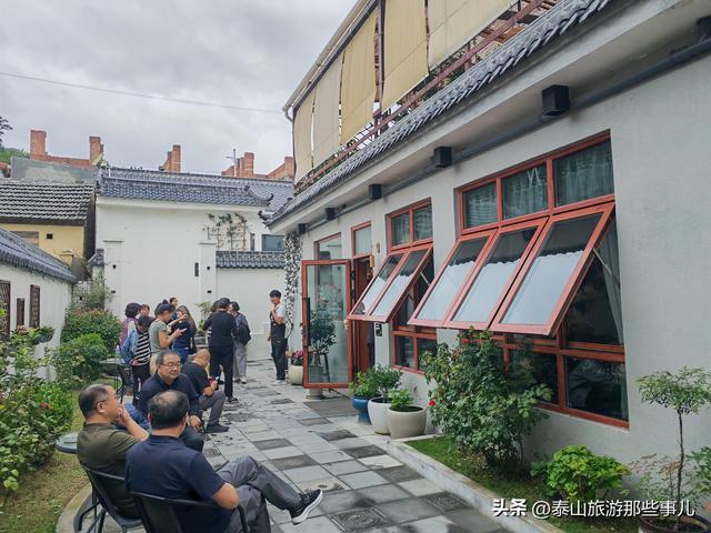 泰安：它是一个新开业创意街区，距红门 2 公里，汇集16 个特色摊位