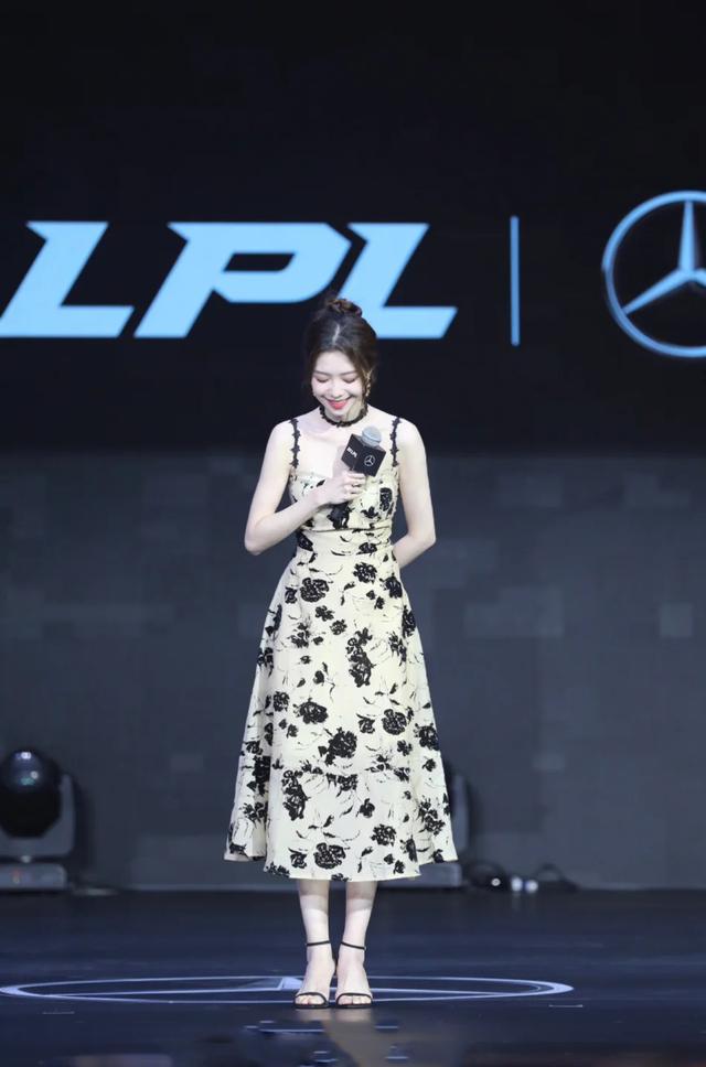 美女主持人，希然的美脚