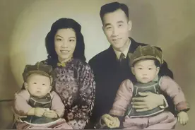 1947年，侯宝林王雅兰夫妇与长子侯耀中、次子侯耀华在北京的合影图片