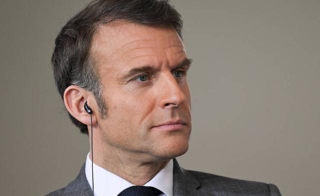 马克龙访华，一见中方接机代表就笑了，日本出牌果然不出中国所料