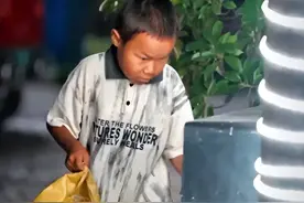 6岁成为孤儿，9岁确诊尿毒症，13岁深夜捡废品，网友：红十字会呢图片