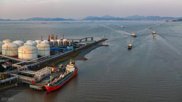 卡尼抵达北京，中方高规格接待，不到24小时	，特朗普对加拿大出手