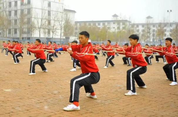 拔萝卜带泥！释永信被抓六天后，释小龙父亲出事，过往黑史全被扒
