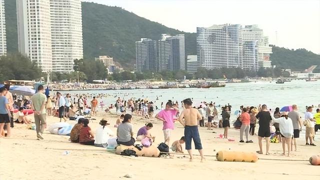 回归自由?国外兴起全裸度假村，男女不穿衣服狂欢，网友：没眼看