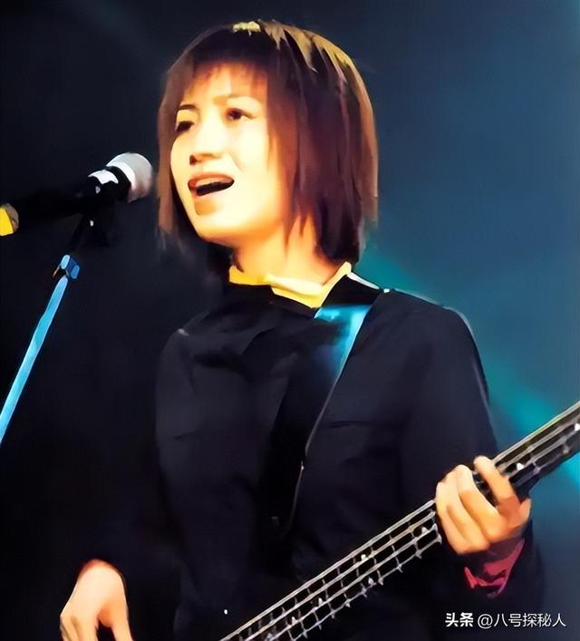 她连上4次春晚，和恩师同居怀孕，被骗流产，如今57岁依然单身！