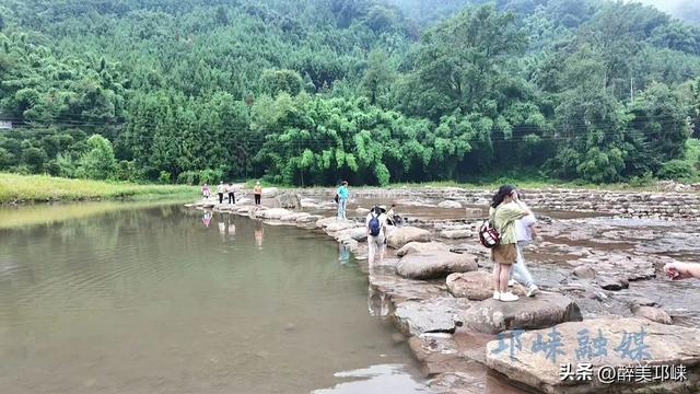 千人徒步邛崃天台后山，共赴自然与人文之旅