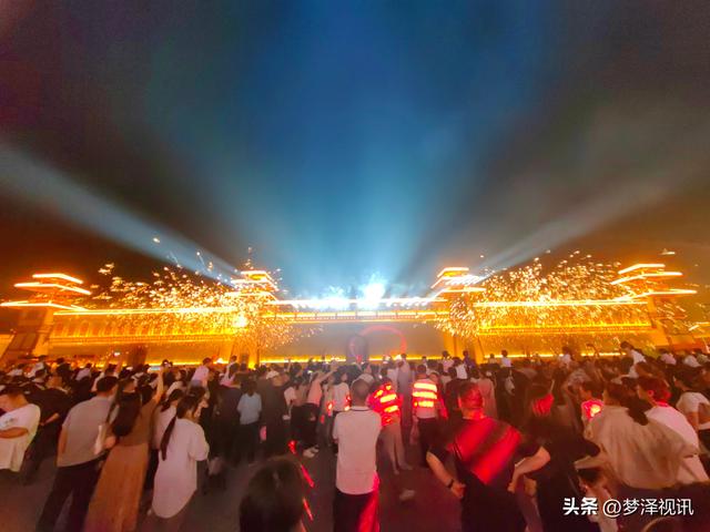 8天85.8万人次，小县城魅力十足