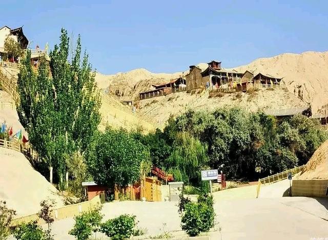 甘肃肃南的文殊山