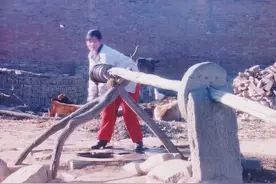 1993年，云南20岁青年收养邻居姐弟，16年后患癌，寻找亲生父亲图片