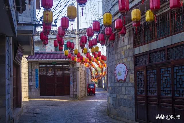 鲍家屯是一座活着的“明代博物馆”，也是体验屯堡文化的宝藏景区