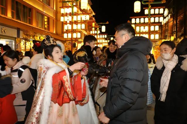 排“第二”的敦煌灯会，再现千年华彩