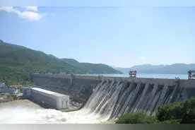 918事变后，日本在东北修建了2座水电站：丰满水电站、水丰水电站图片