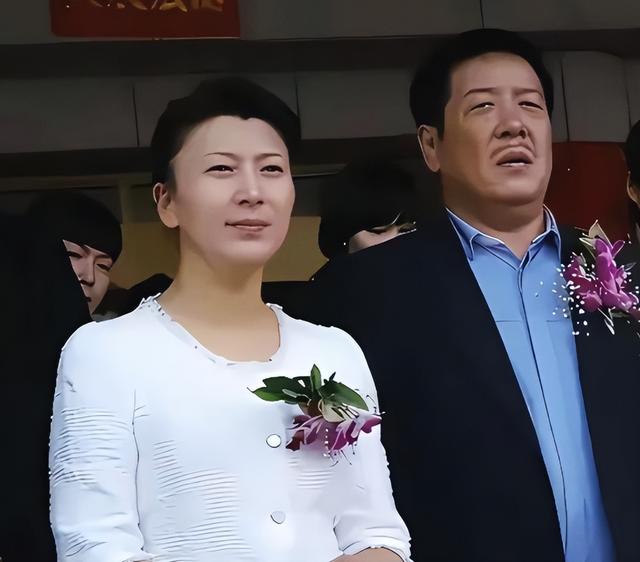 重罚！偷税	、背人命债，被官方彻查后首露面的闫学晶 迎来最终结局