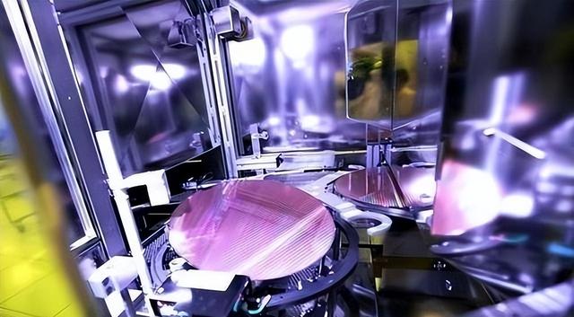 铁了心要走！阿斯麦光刻机巨头厌倦荷兰，谁是背后大赢家？