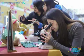 大厂员工下班后：与病童、老人、古书做朋友图片