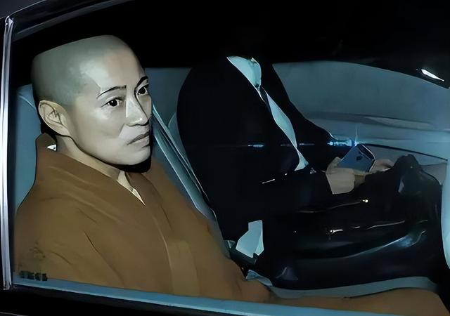 风流尼姑释智定：白天念经晚上夜店，东窗事发时，屋里还藏着假发