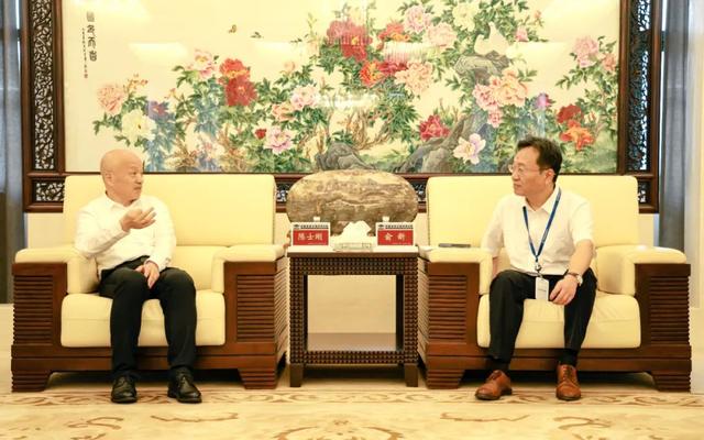 俞新与中国电子云党委书记、董事长兼总裁陈士刚举行会谈