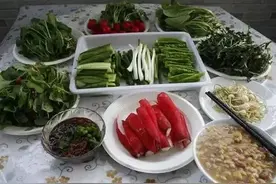 夏天不建议买的，4种蔬菜，没营养，还伤身体，菜贩子自己都不吃图片