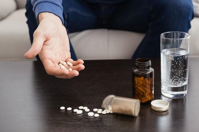 喝酒伤肝，4个改善酒精肝的常用药，一文总结：从解毒到修复