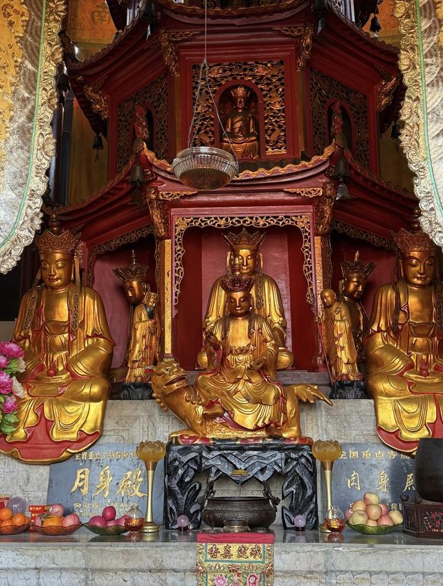 这座长江南岸的佛光之城，藏着安徽最能打的山水