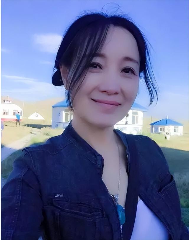 6上春晚，与恩师同居后怀孕，被骗流产，如今57岁准备孤独终老