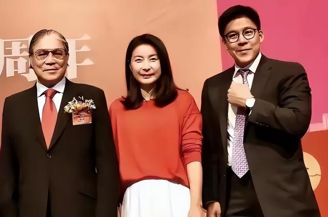 霍启刚没想到，44岁郭晶晶再传喜讯，让霍震霆和香港阔太圈沉默了