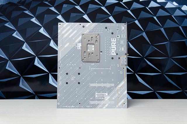 性价比白板，蓝宝石PURE极地 B850A WIFI上机测试
