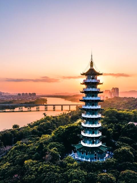 折叠屏大乱斗！5台万元怪兽谁最耐摔？
