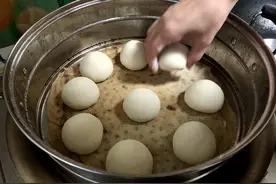 蒸馒头和包子，要学会“三次醒发”，不然出锅后死皮、塌陷口感差图片