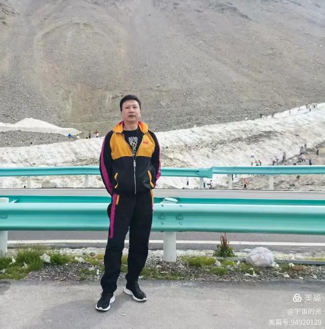 跨越天山的壮美风光