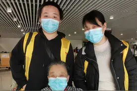 政府买单，困难老人看病有了“陪诊师”图片