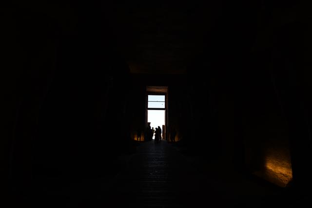 精确计算太阳直射洞穴的阿布辛拜勒神庙（北非三国游/埃7）