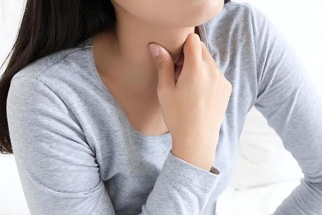 医生发现：坚持用盐水漱口的人，咽喉可能正在发生这5个积极变化