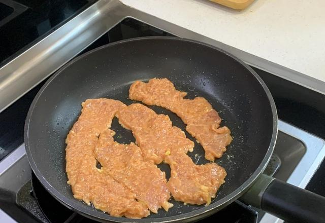 街边里脊肉不知道是什么肉？教你用猪肉制作，软嫩又入味，太香了