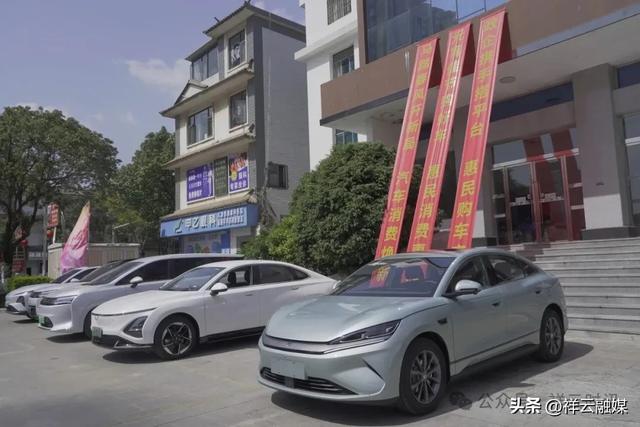 网络中国节·元宵 | 老街焕新彩，元宵续年味：钟鼓楼文化集市活动正酣