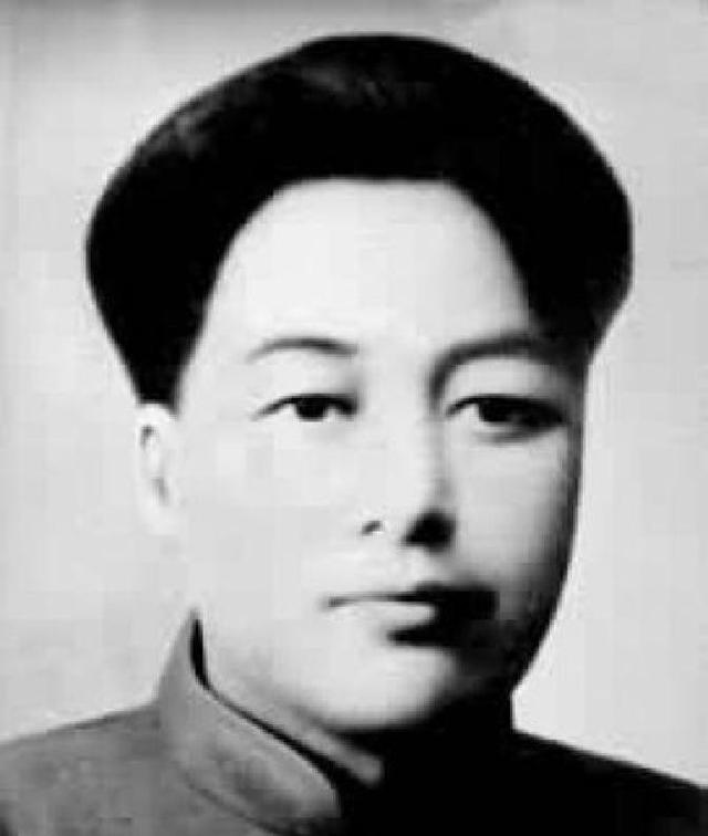 毛主席追悼会上，长女李敏罕见发火质问：我哥哥毛岸成人呢？
